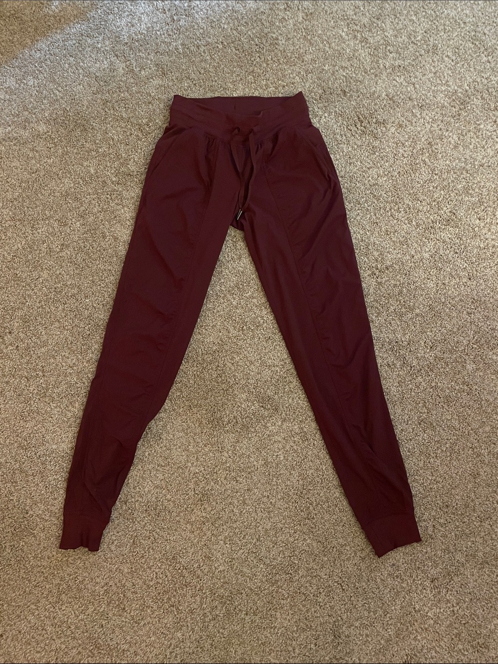 lululemon athletica burgundy drawstring Joggers size 4 LONG